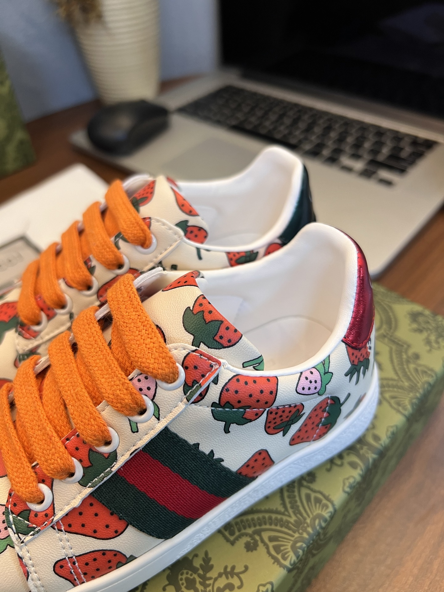 Children's shoes child